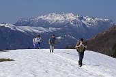 Pasquetta in compagnia sulle nevi del Rifugio Gherardi il 13 aprile 09 - FOTOGALLERY